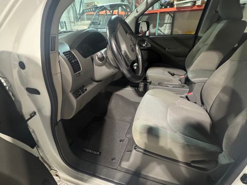 Used 2019 Nissan Frontier SV image 10