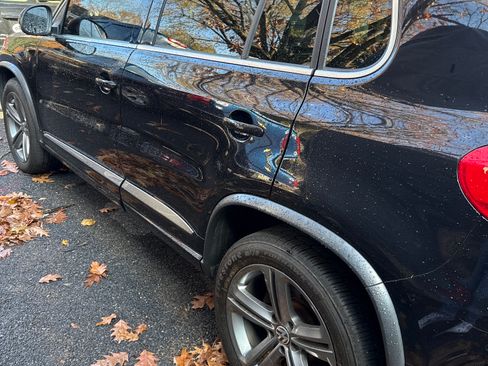 Used 2017 Volkswagen Tiguan Sport image 4