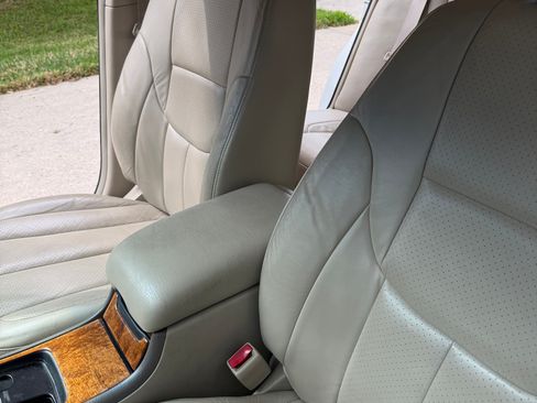 Used 2004 Toyota Avalon XLS image 8