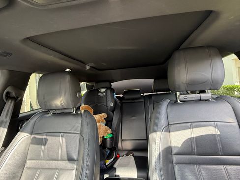 Used 2020 Land Rover Range Rover Evoque SE image 11