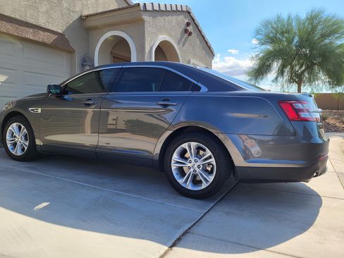 Used 2016 Ford Taurus SE image 14