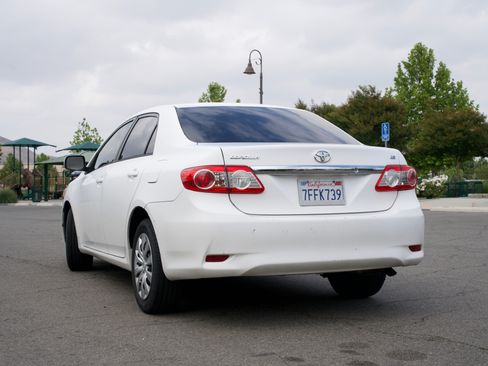 Used 2012 Toyota Corolla LE FWD image 15