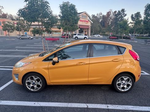 Used 2012 Ford Fiesta SES FWD image 2