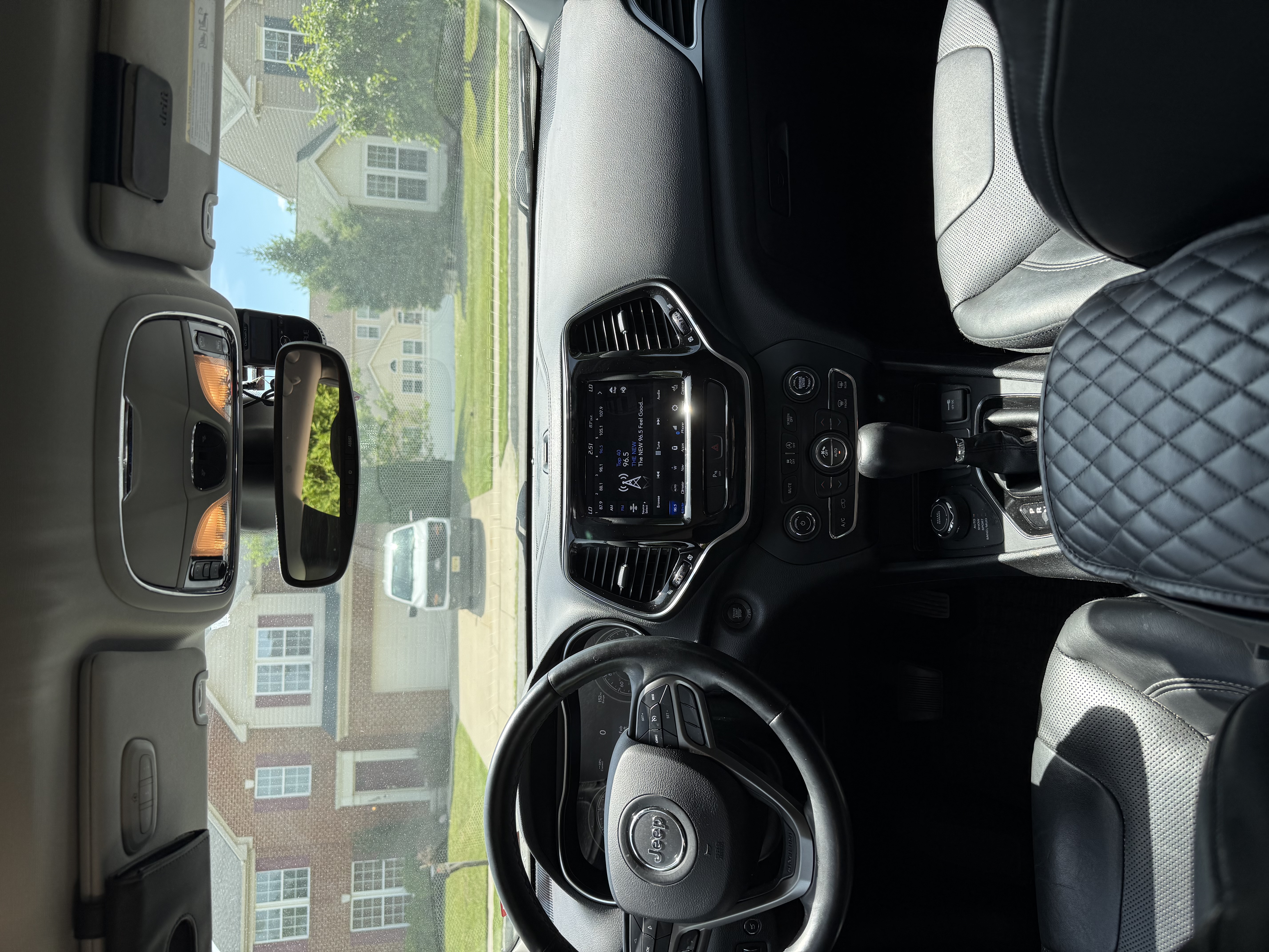 Used 2019 Jeep Cherokee Limited AWD/4WD image 12
