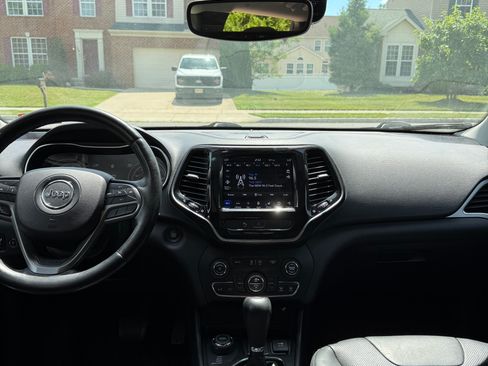 Used 2019 Jeep Cherokee Limited AWD/4WD image 12