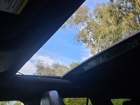 Used 2022 Ford Explorer ST-Line w/ Class IV Trailer Tow Package image 15