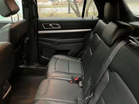 Used 2016 Ford Explorer XLT w/ Equipment Group 202A image 8