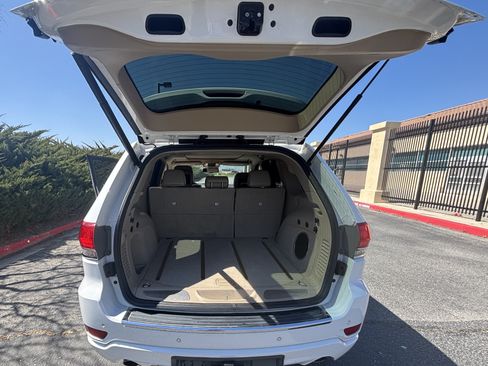 Used 2015 Jeep Grand Cherokee Overland w/ Advanced Technology Group image 9