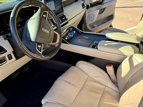 Used 2020 Lincoln Navigator L Reserve w/ Luxury Package image 4