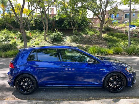 Used 2019 Volkswagen Golf R 4-Door AWD/4WD image 8