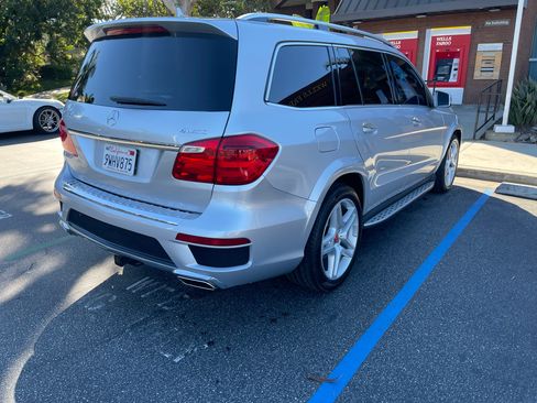 Used 2015 Mercedes-Benz GL 550 4MATIC image 4