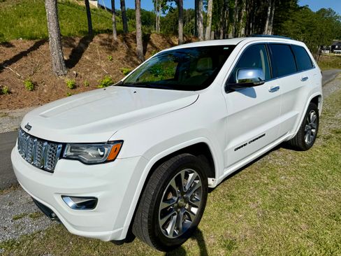 Used 2018 Jeep Grand Cherokee Overland RWD image 6