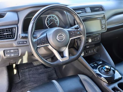Used 2018 Nissan Leaf SL w/ SL Technology Package FWD image 2