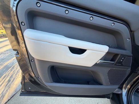 Used 2024 Land Rover Defender 110 X-Dynamic SE image 15