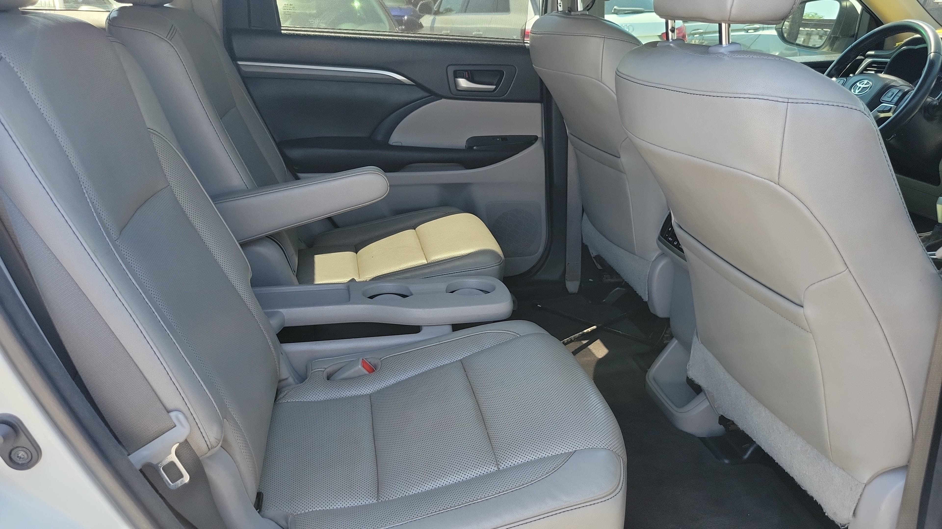 Used 2017 Toyota Highlander Limited FWD image 11