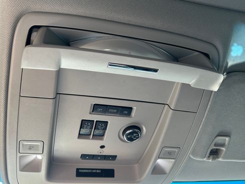 Used 2019 Chevrolet Suburban LT AWD/4WD image 13