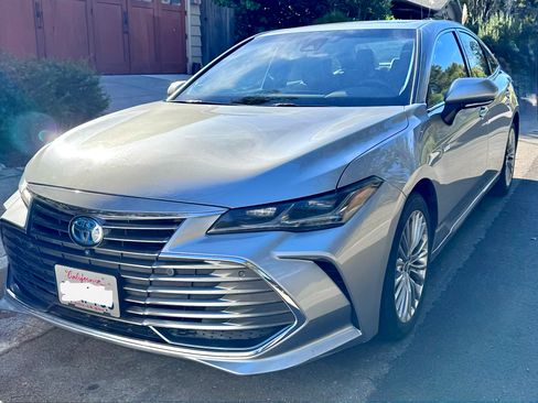 Used 2021 Toyota Avalon Limited w/ Advanced Safety Package image 2