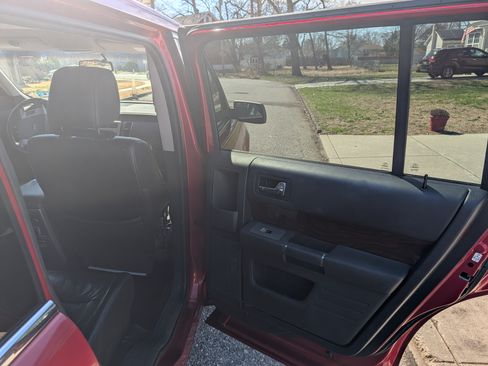 Used 2010 Ford Flex SEL image 13