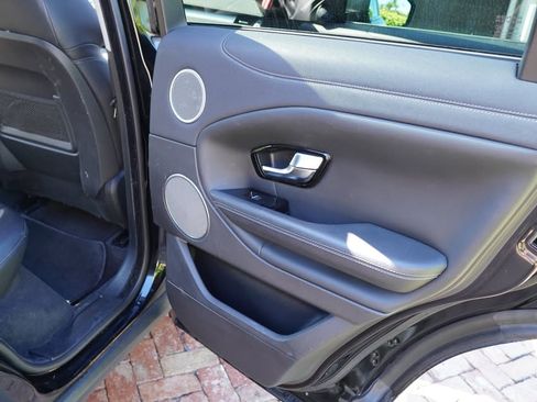 Used 2016 Land Rover Range Rover Evoque SE Premium image 16