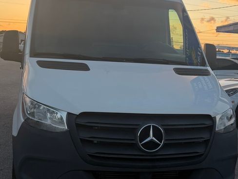 Used 2023 Mercedes-Benz Sprinter 2500 image 1