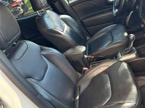 Used 2021 Jeep Renegade Limited AWD/4WD image 18