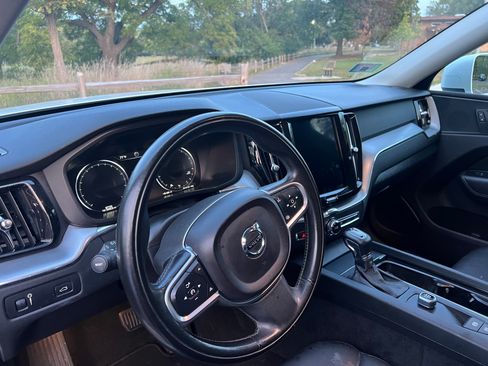 Used 2018 Volvo XC60 T5 Momentum w/ Vision Package AWD/4WD image 12