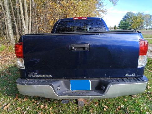 Used 2010 Toyota Tundra 4x4 Double Cab w/ SR5 Pkg image 10