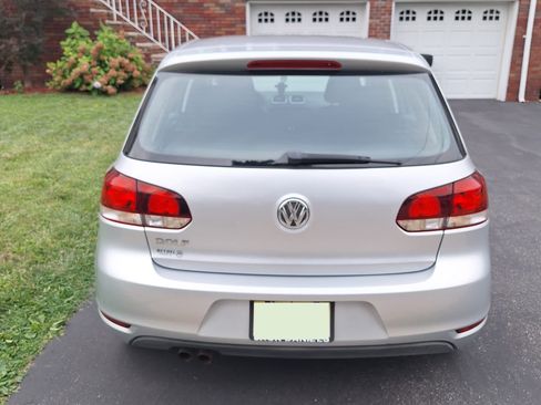 Used 2012 Volkswagen Golf 4-Door FWD image 6