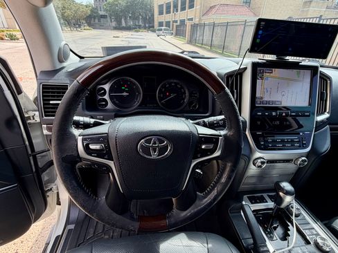 Used 2016 Toyota Land Cruiser AWD/4WD image 19