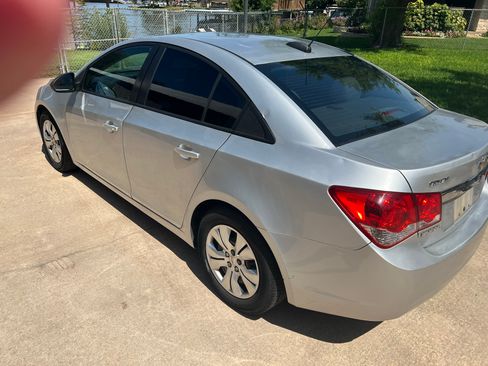 Used 2015 Chevrolet Cruze LS image 6