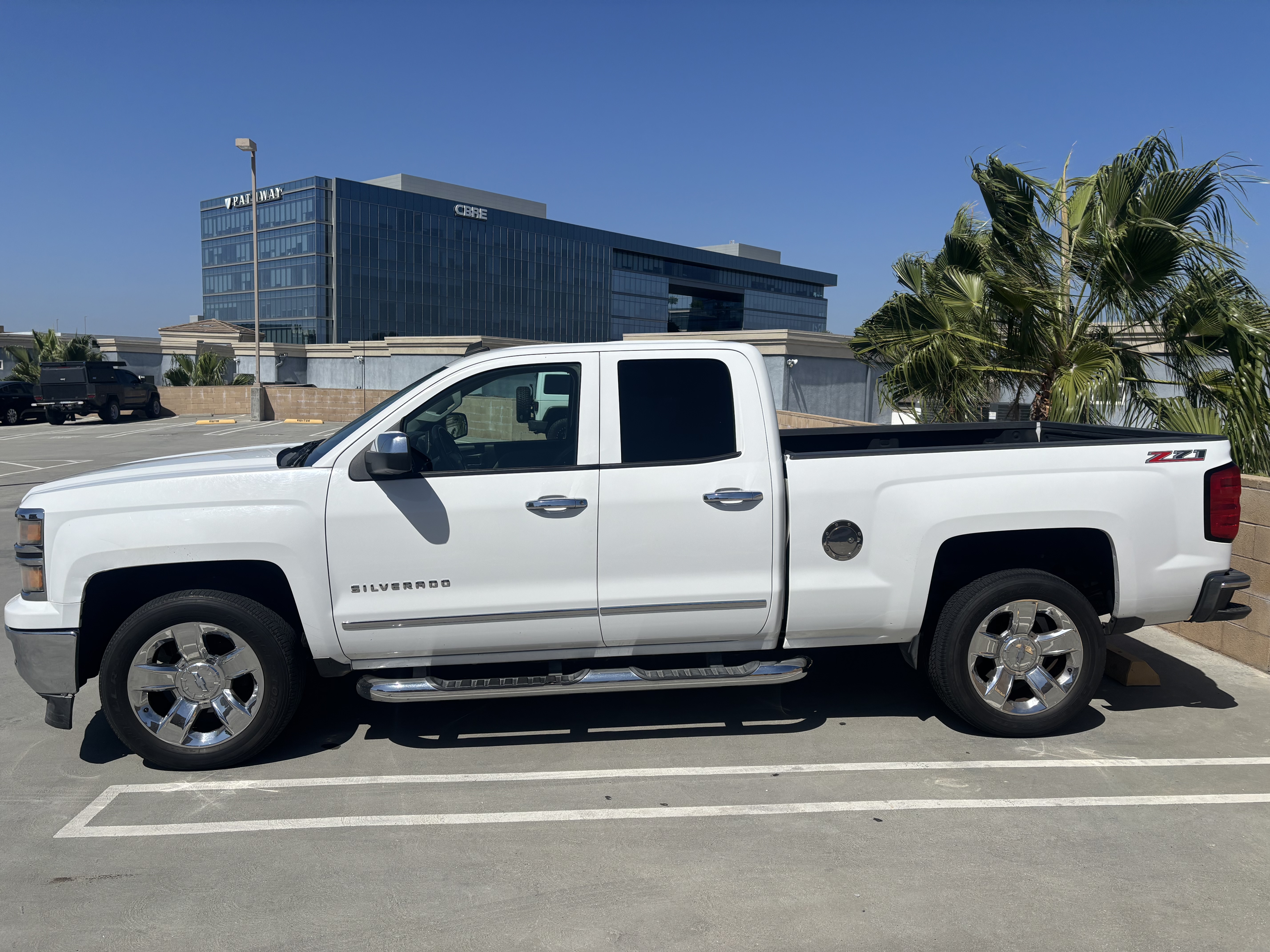 Used 2014 Chevrolet Silverado 1500 LTZ Z71 w/ LTZ Plus Package RWD image 2