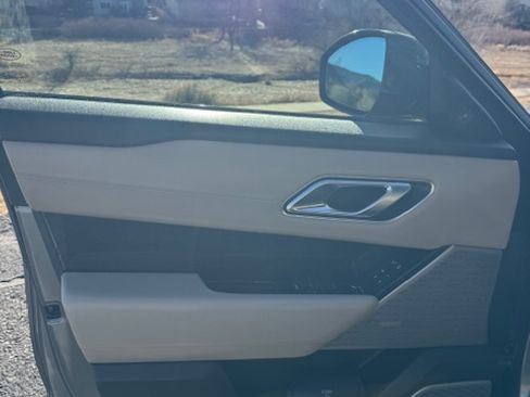 Used 2019 Land Rover Range Rover Velar R-Dynamic SE image 9