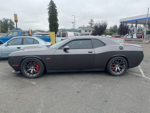 Used 2015 Dodge Challenger SRT w/ Technology Group RWD image 4