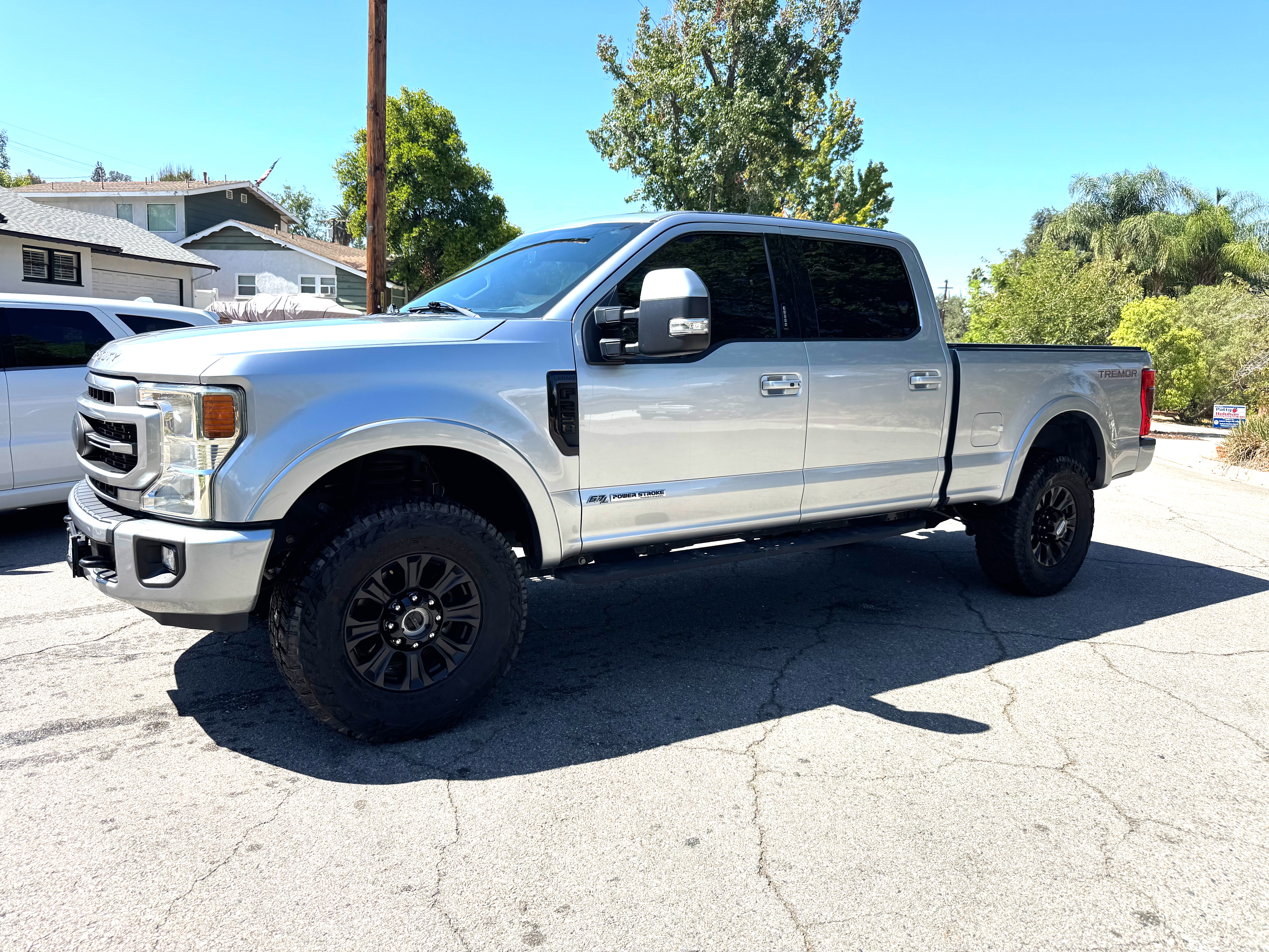 Used 2022 Ford F250 Lariat w/ Tremor Off-Road Package AWD/4WD image 1