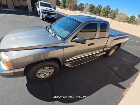 Used 2006 Dodge Dakota Laramie image 2