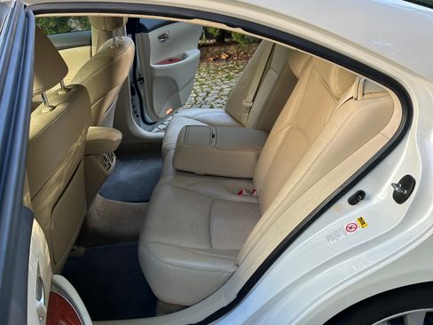 Used 2010 Lexus ES 350 w/ Preferred Accessory Package FWD image 8