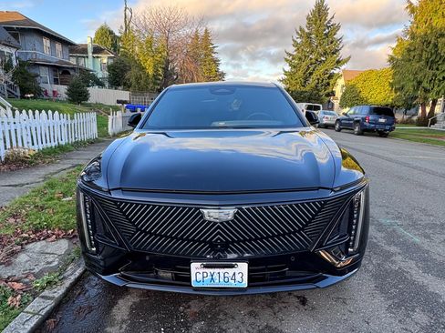 Used 2024 Cadillac Lyriq Luxury image 9