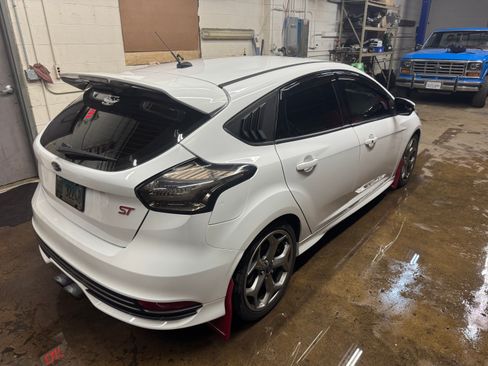 Used 2017 Ford Focus ST image 6