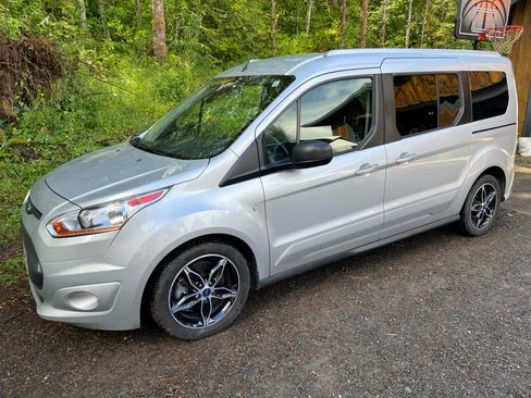Used 2018 Ford Transit Connect XLT FWD image 2