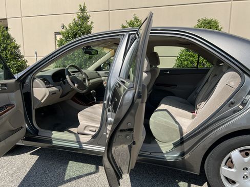 Used 2002 Toyota Camry XLE image 13