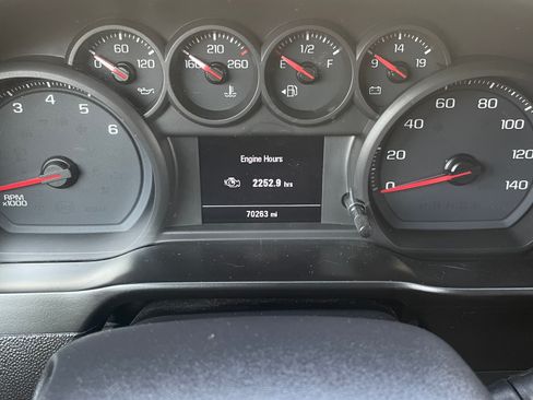 Used 2019 Chevrolet Silverado 1500 Custom Trail Boss w/ Custom Convenience Package AWD/4WD image 9