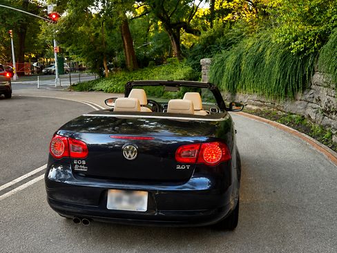 Used 2009 Volkswagen Eos Komfort FWD image 6