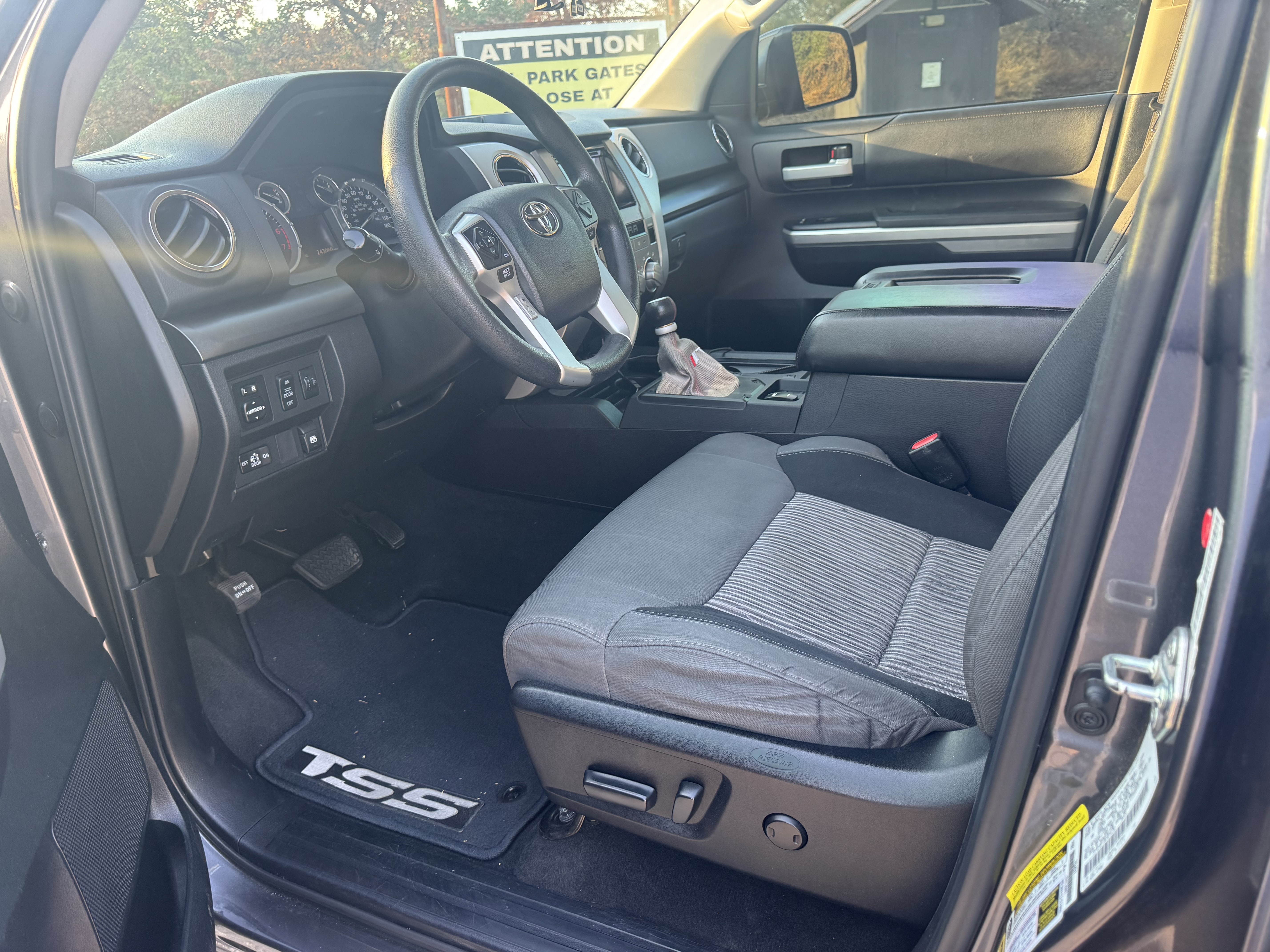 Used 2014 Toyota Tundra SR5 w/ SR5 Upgrade Package RWD image 11