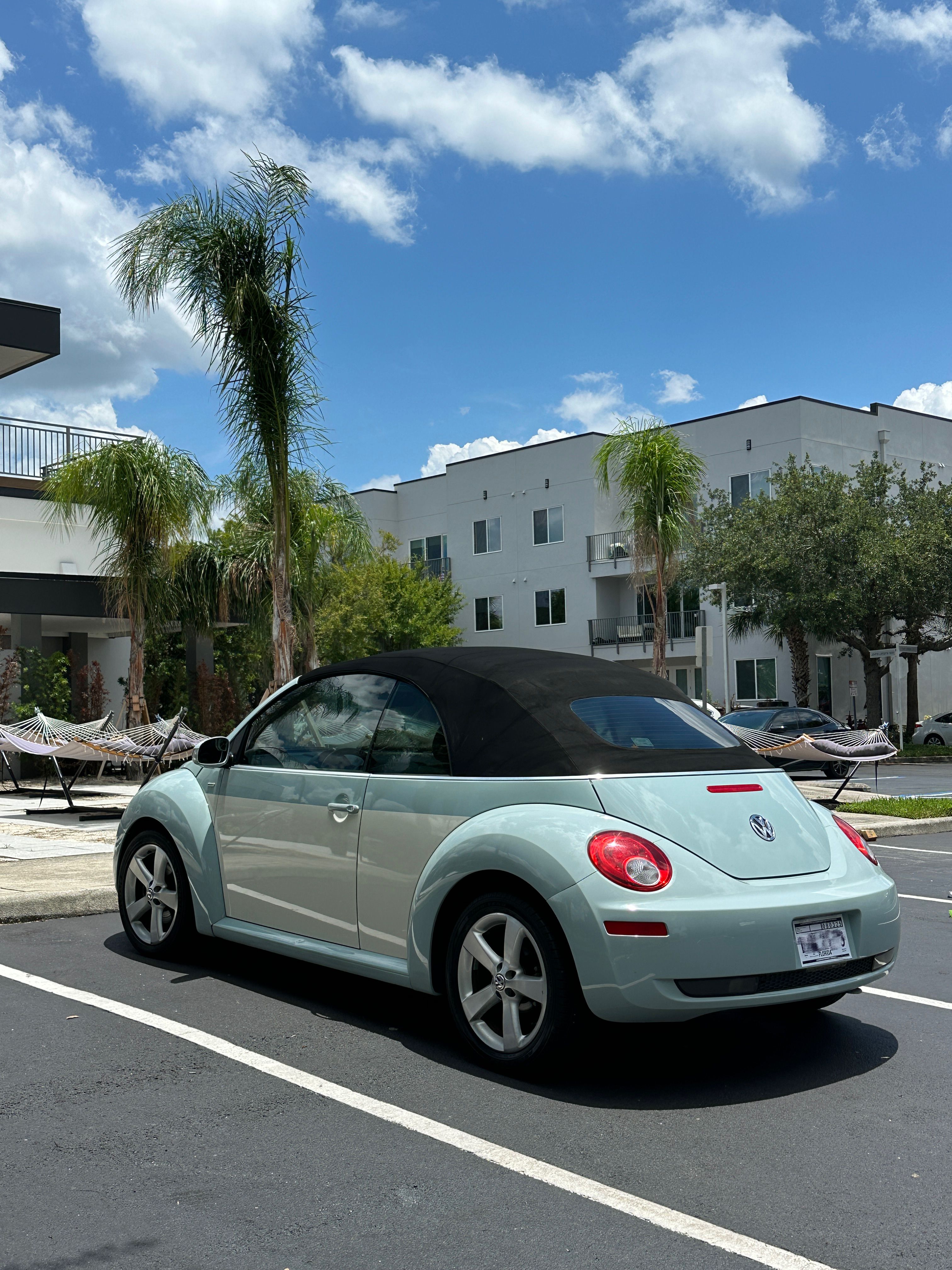 Used 2010 Volkswagen Beetle Final Edition FWD image 11