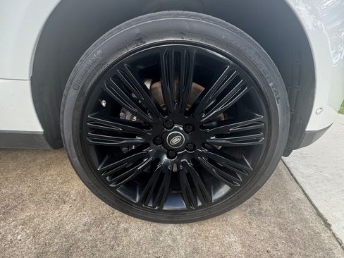 Used 2018 Land Rover Range Rover HSE AWD/4WD image 12