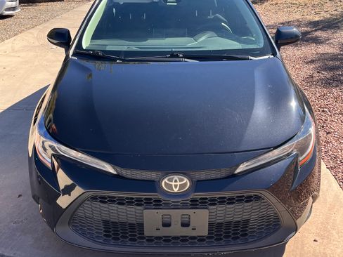 Used 2020 Toyota Corolla LE image 2