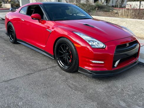 Used 2015 Nissan GT-R Black Edition image 1