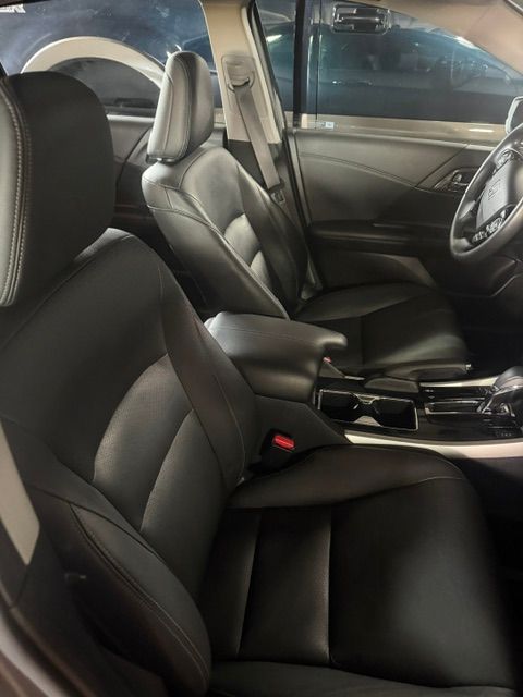 Used 2017 Honda Accord Touring image 11