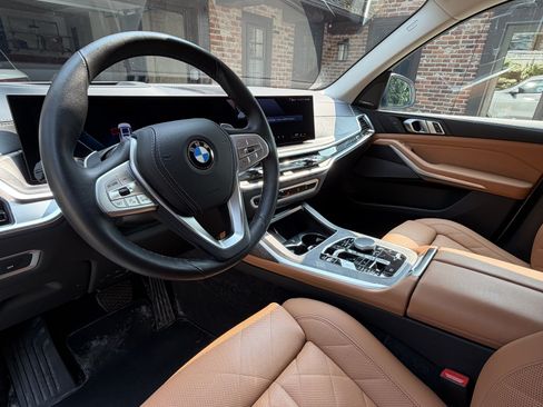 Used 2025 BMW X7 xDrive40i w/ Premium Package AWD/4WD image 11
