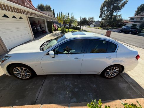 Used 2015 INFINITI Q40 w/ Moonroof Package image 4